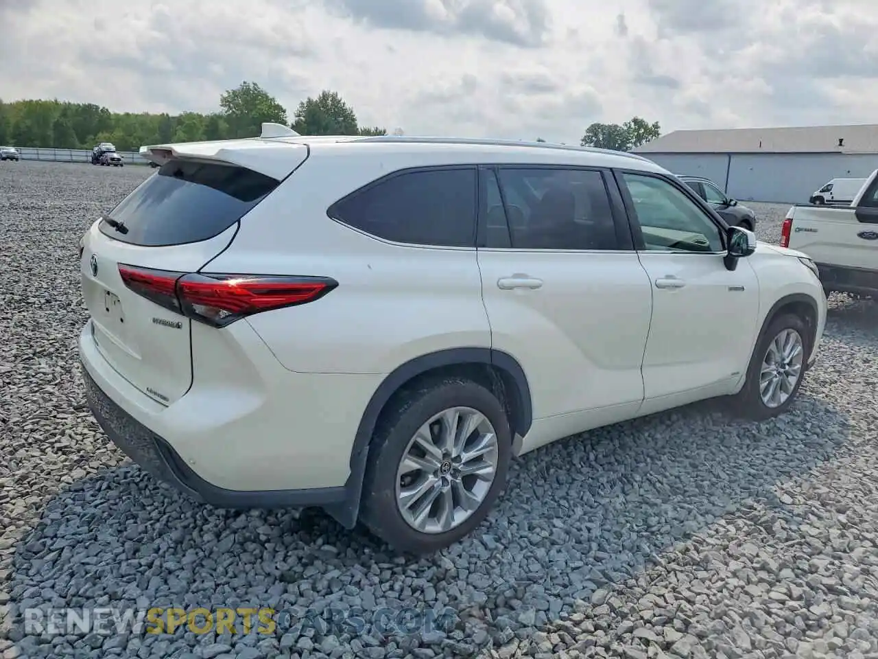 3 Photograph of a damaged car 5TDXBRCH2MS519326 TOYOTA HIGHLANDER 2021
