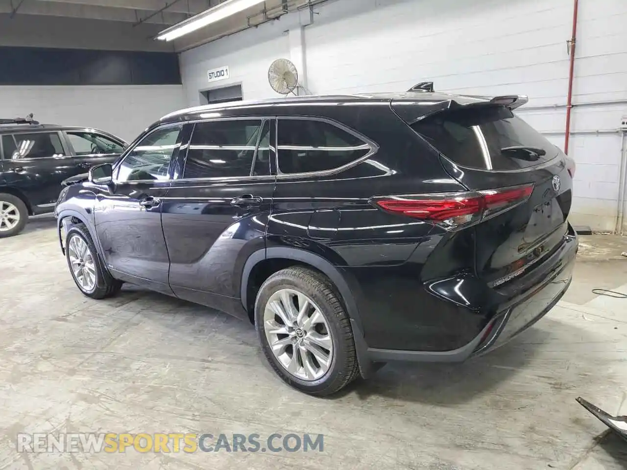2 Photograph of a damaged car 5TDXBRCH3MS017585 TOYOTA HIGHLANDER 2021