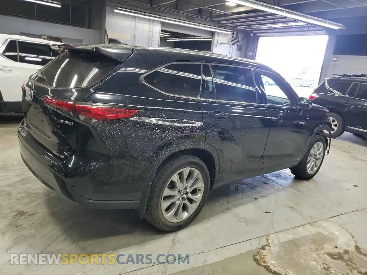 3 Photograph of a damaged car 5TDXBRCH3MS017585 TOYOTA HIGHLANDER 2021