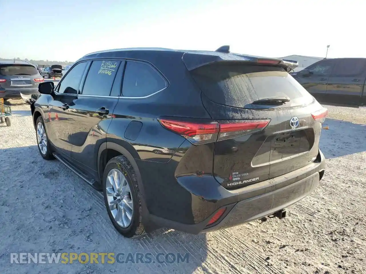 3 Photograph of a damaged car 5TDYARAH2MS005261 TOYOTA HIGHLANDER 2021