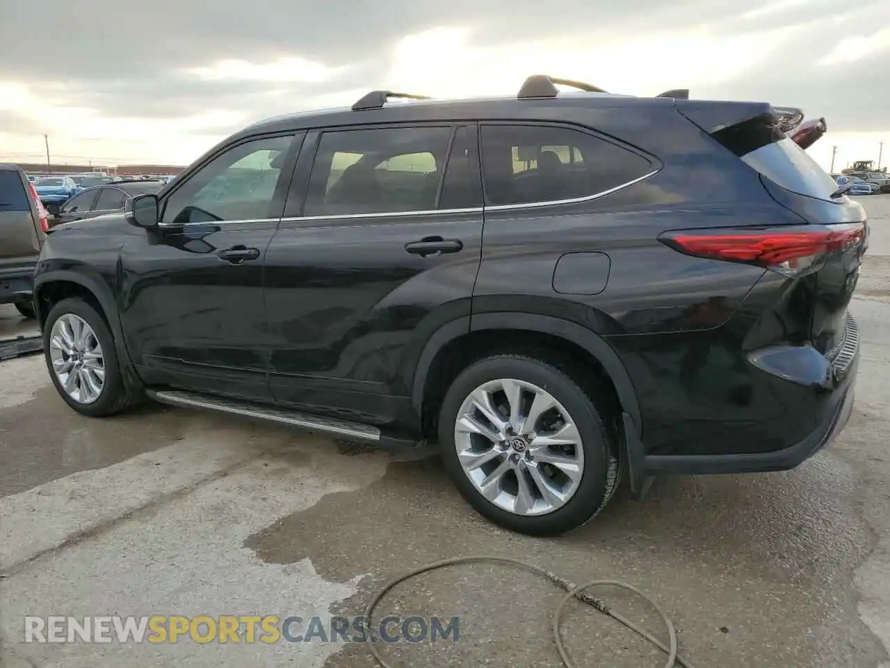 2 Photograph of a damaged car 5TDYZRAH0MS071025 TOYOTA HIGHLANDER 2021