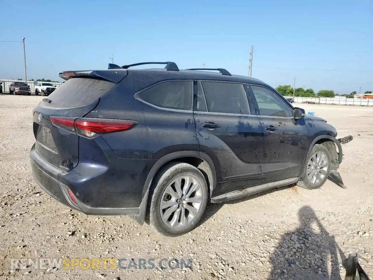 3 Photograph of a damaged car 5TDYZRAH4MS528242 TOYOTA HIGHLANDER 2021