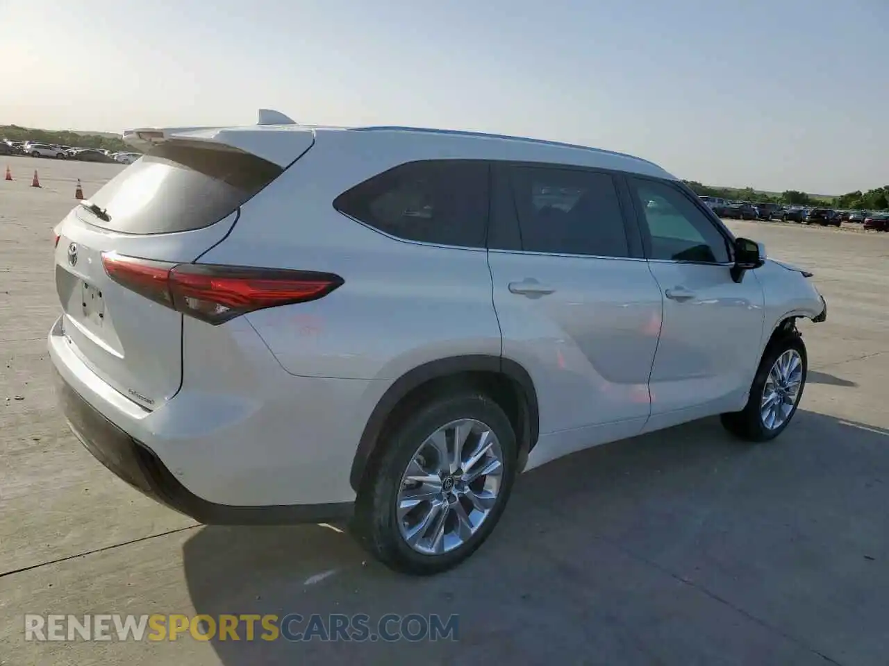 3 Photograph of a damaged car 5TDYZRAH9MS515552 TOYOTA HIGHLANDER 2021