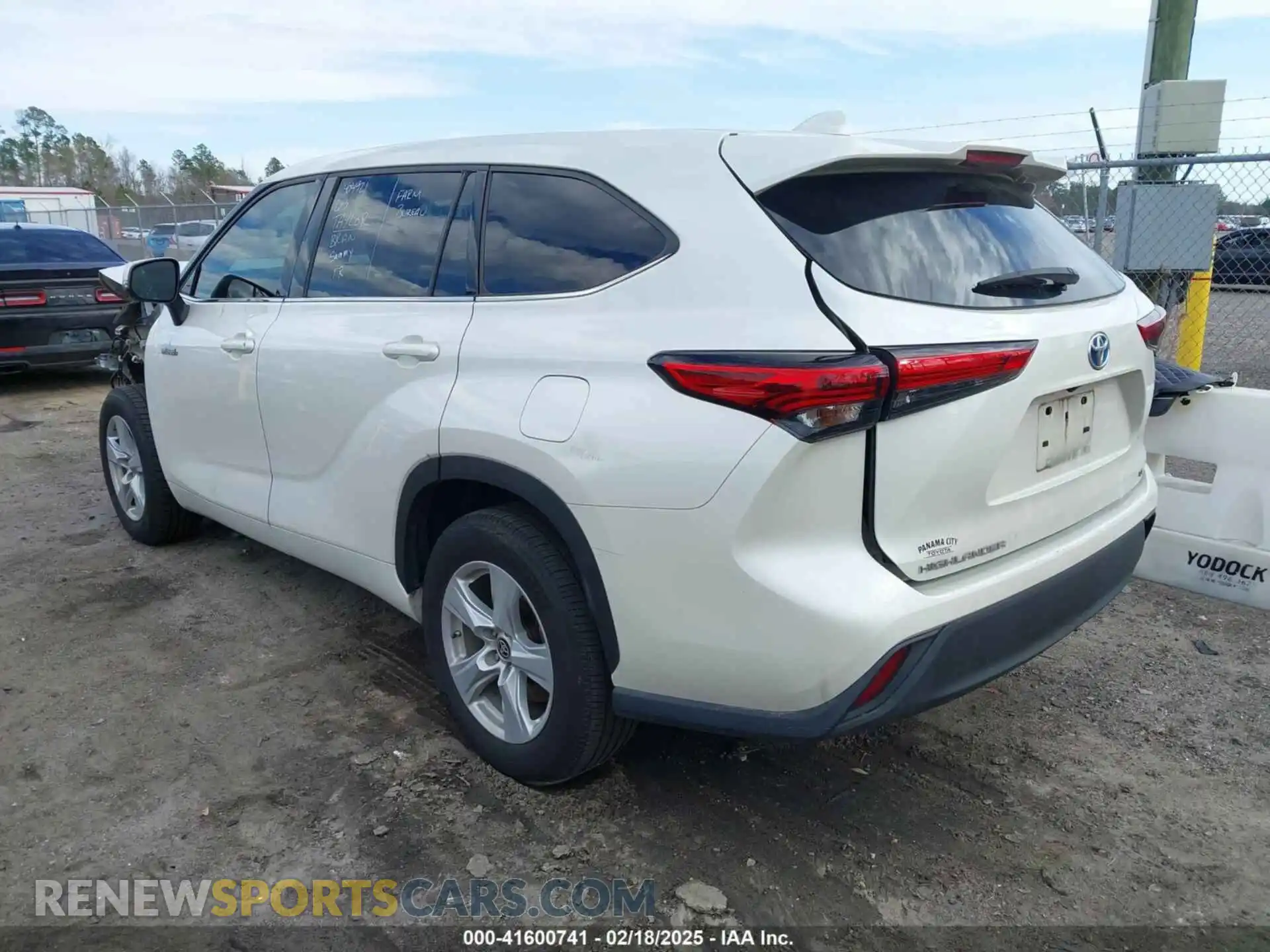 3 fotografías del automóvil dañado 5TDZARAH6MS504147 TOYOTA HIGHLANDER 2021