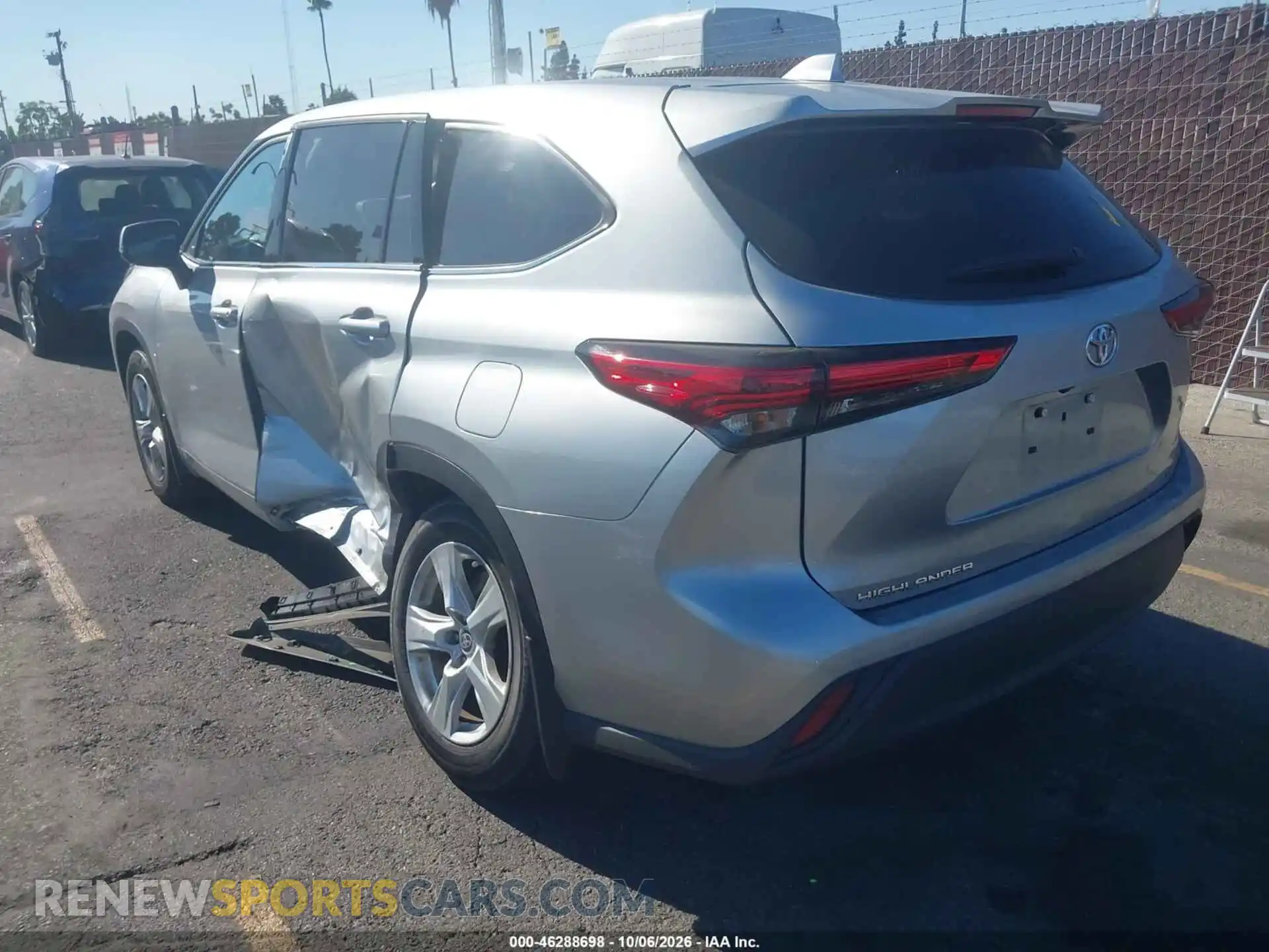 3 Photograph of a damaged car 5TDZZRAH0MS515458 TOYOTA HIGHLANDER 2021