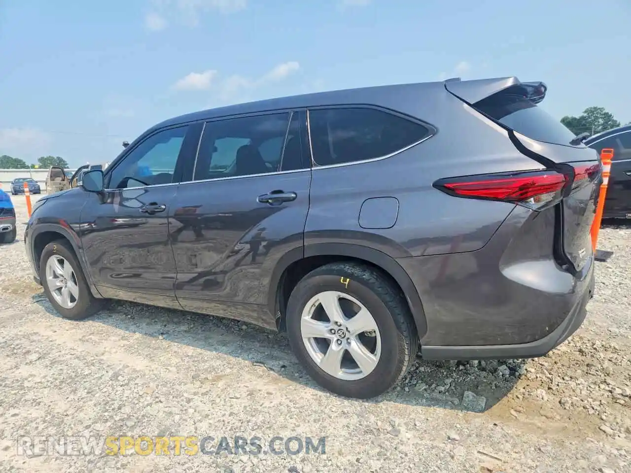 2 fotografías del automóvil dañado 5TDZZRAH9MS520223 TOYOTA HIGHLANDER 2021