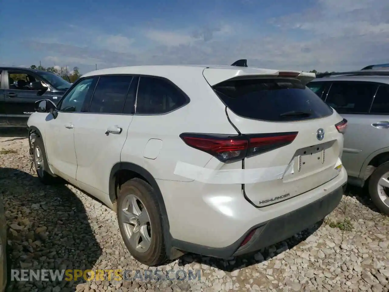 3 Photograph of a damaged car 5TDBBRCH2NS075845 TOYOTA HIGHLANDER 2022