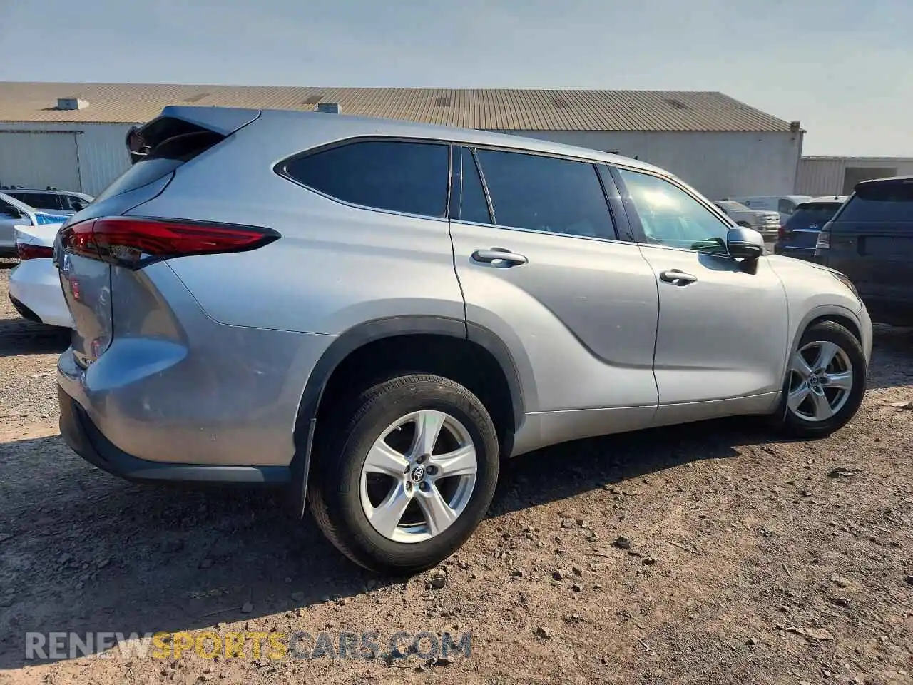 3 Photograph of a damaged car 5TDBZRBH8NS183643 TOYOTA HIGHLANDER 2022