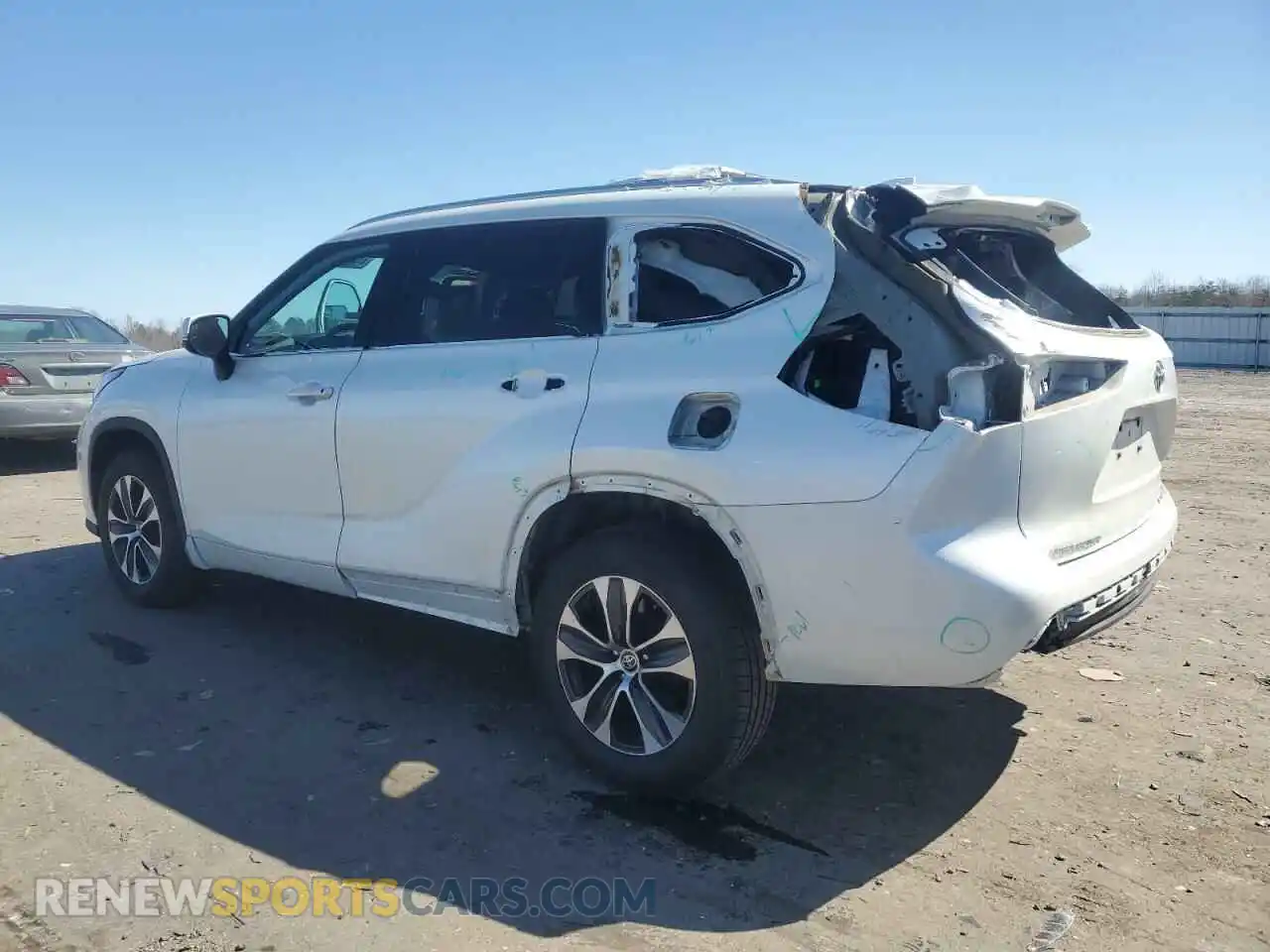 2 fotografías del automóvil dañado 5TDGZRBH2NS573577 TOYOTA HIGHLANDER 2022