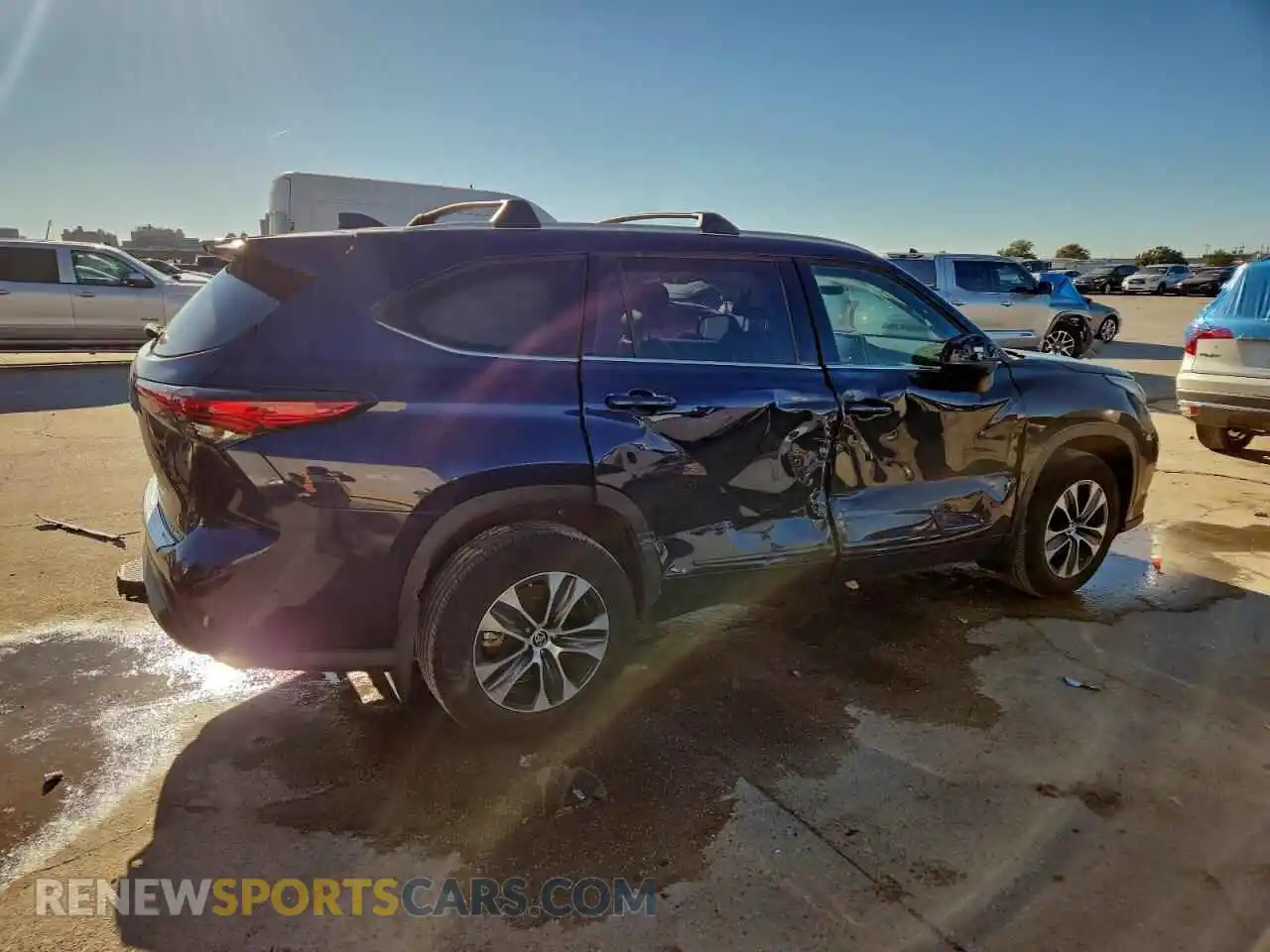 3 Photograph of a damaged car 5TDGZRBH6NS257423 TOYOTA HIGHLANDER 2022