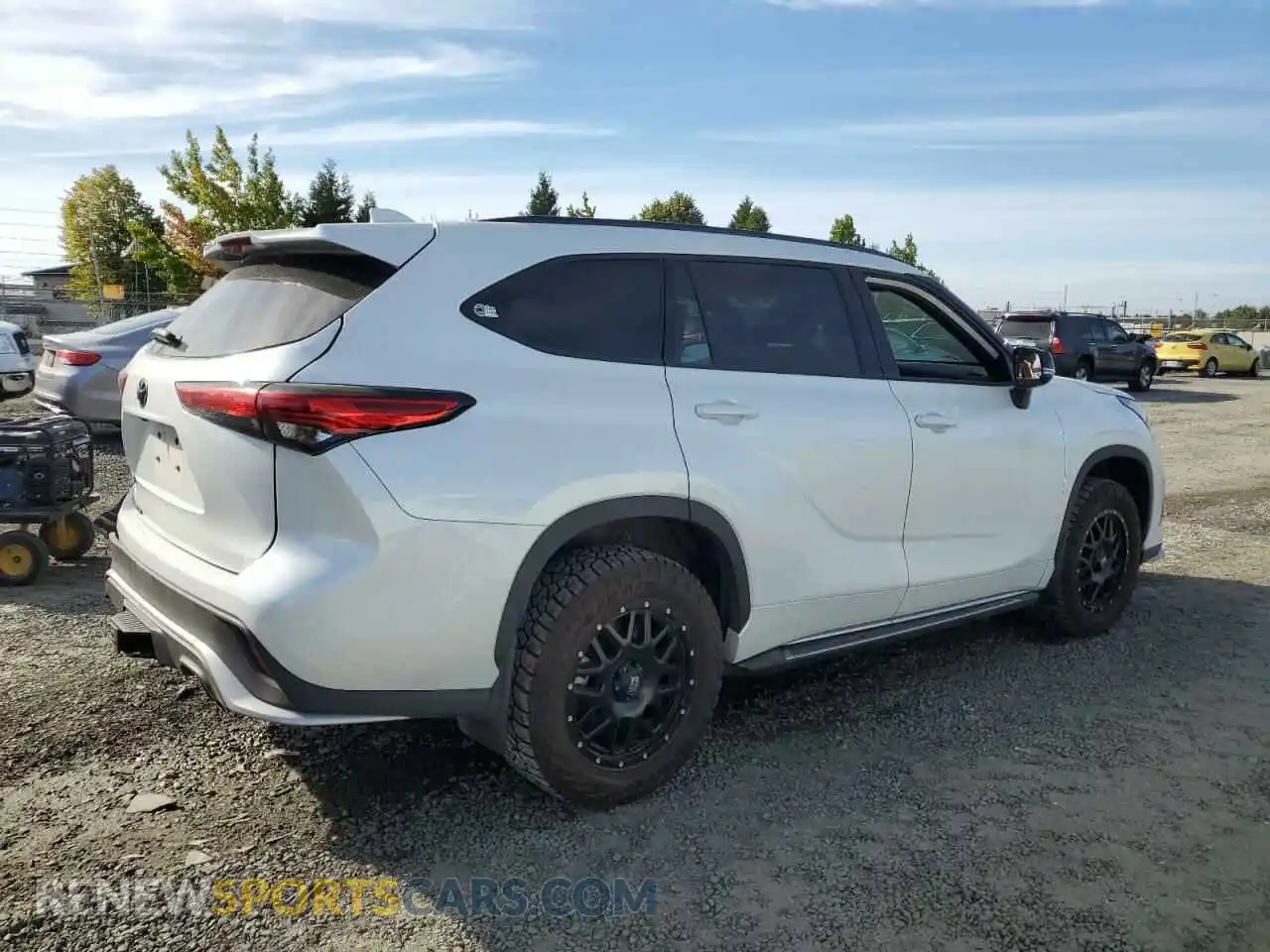 3 Photograph of a damaged car 5TDLZRBH0NS199565 TOYOTA HIGHLANDER 2022