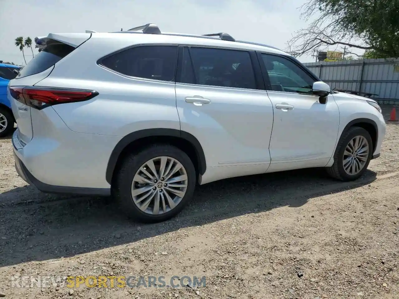 3 Photograph of a damaged car 5TDFARAH8PS524083 TOYOTA HIGHLANDER 2023