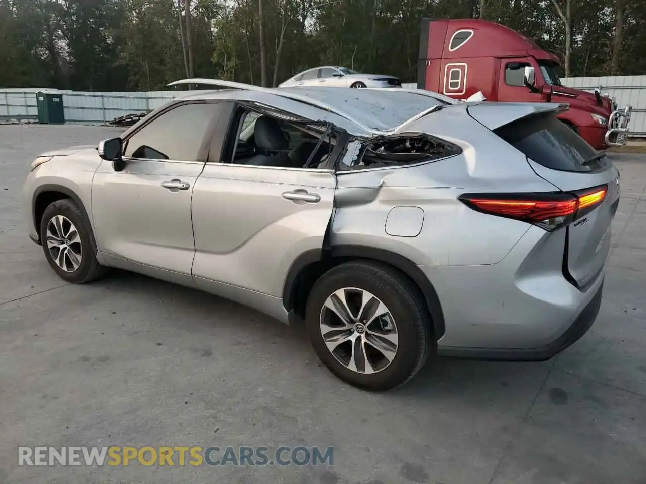 2 fotografías del automóvil dañado 5TDKDRAH2PS030677 TOYOTA HIGHLANDER 2023