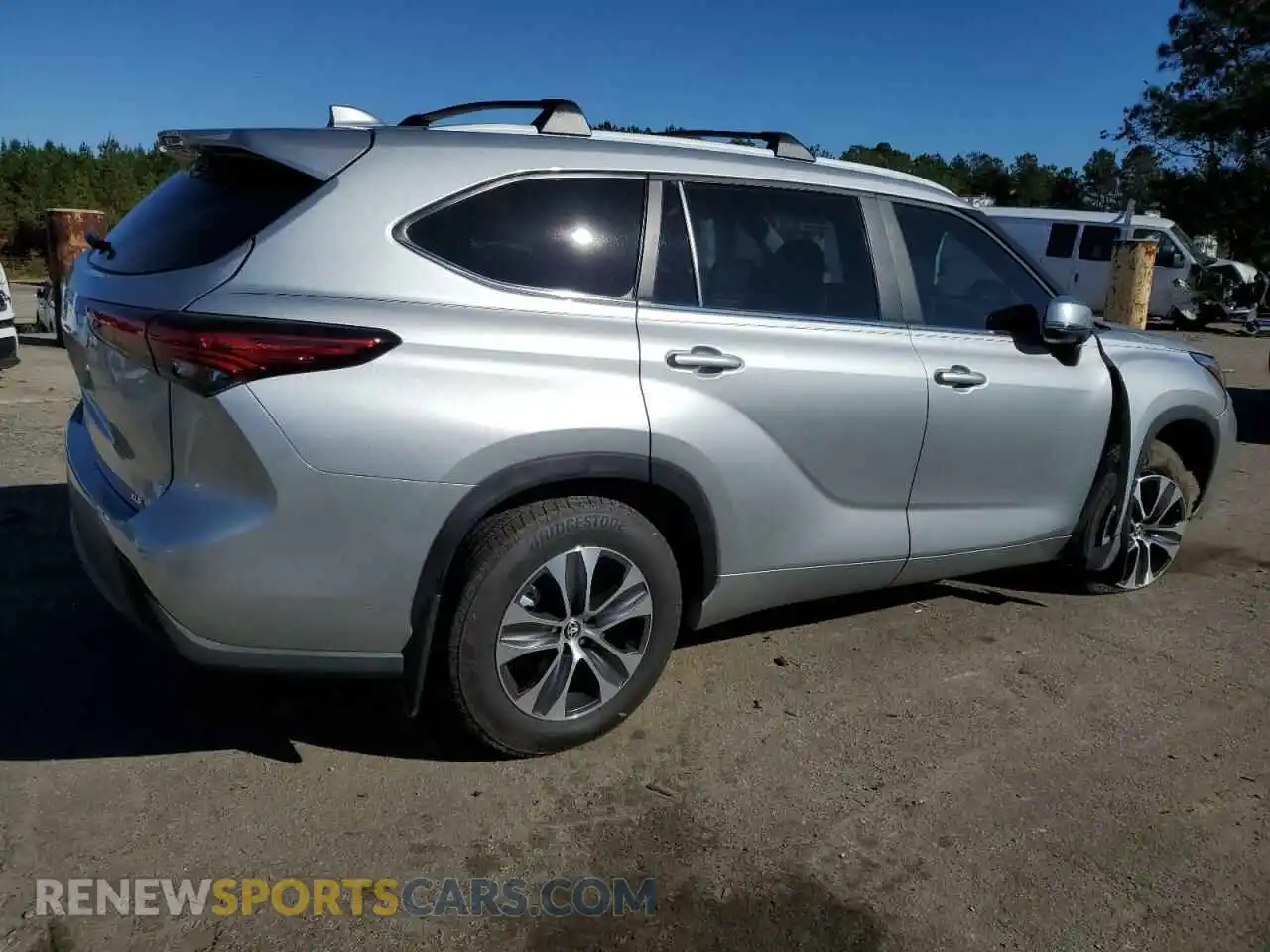 3 Photograph of a damaged car 5TDKDRAH4PS520764 TOYOTA HIGHLANDER 2023