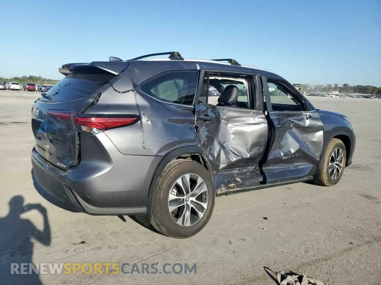 3 Photograph of a damaged car 5TDKDRBH1PS035237 TOYOTA HIGHLANDER 2023