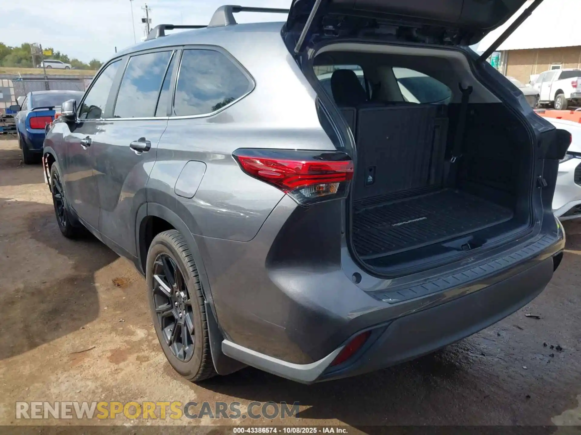 3 Photograph of a damaged car 5TDKDRBH1PS504083 TOYOTA HIGHLANDER 2023