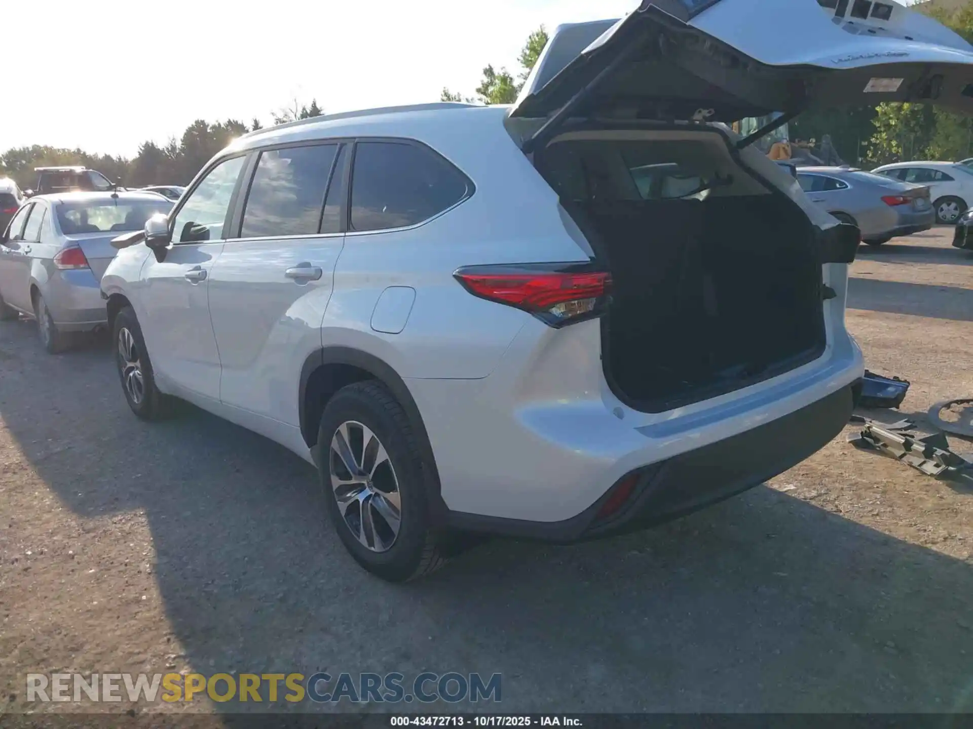 3 Photograph of a damaged car 5TDKDRBH8PS508213 TOYOTA HIGHLANDER 2023
