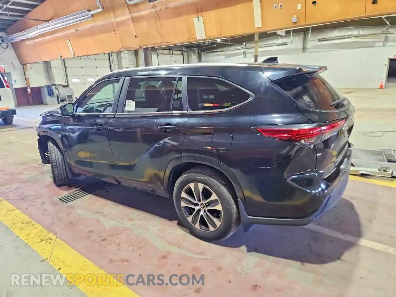 2 fotografías del automóvil dañado 5TDKDRBHXPS044194 TOYOTA HIGHLANDER 2023
