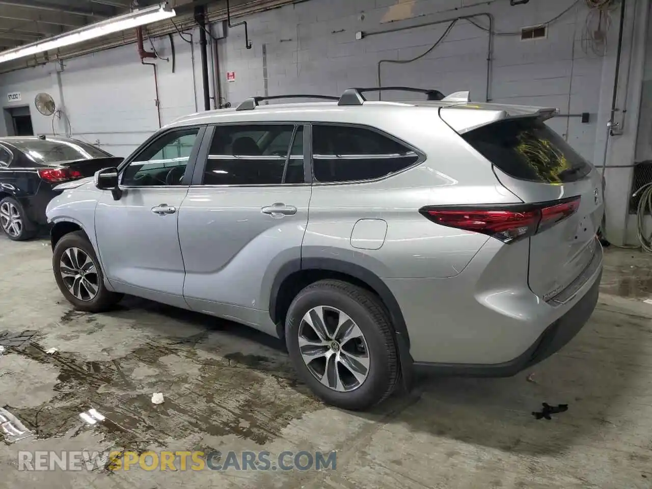 2 Photograph of a damaged car 5TDKDRBHXPS509007 TOYOTA HIGHLANDER 2023