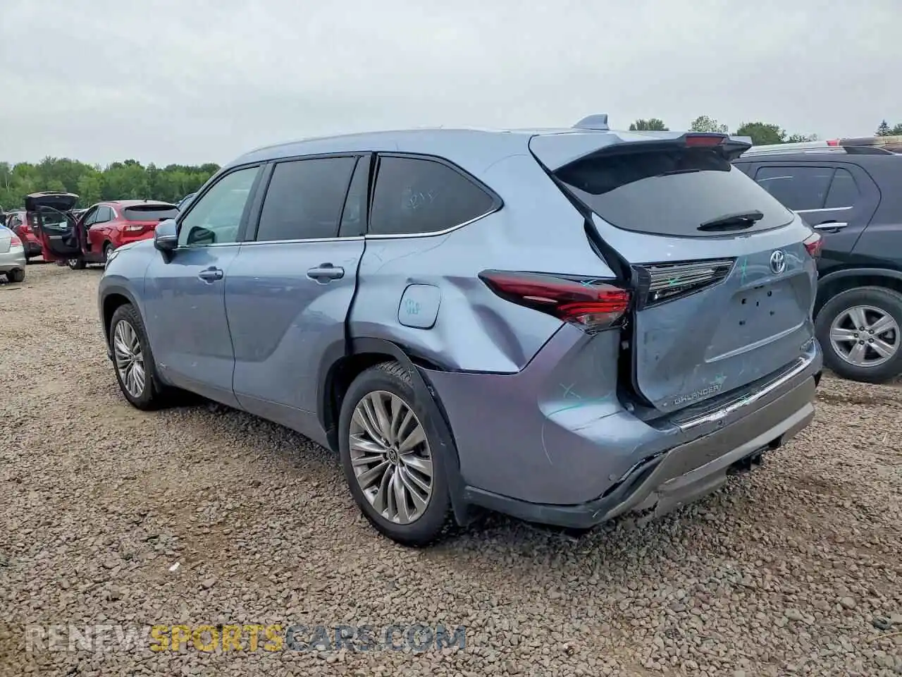 2 fotografías del automóvil dañado 5TDEBRCH2RS645507 TOYOTA HIGHLANDER 2024