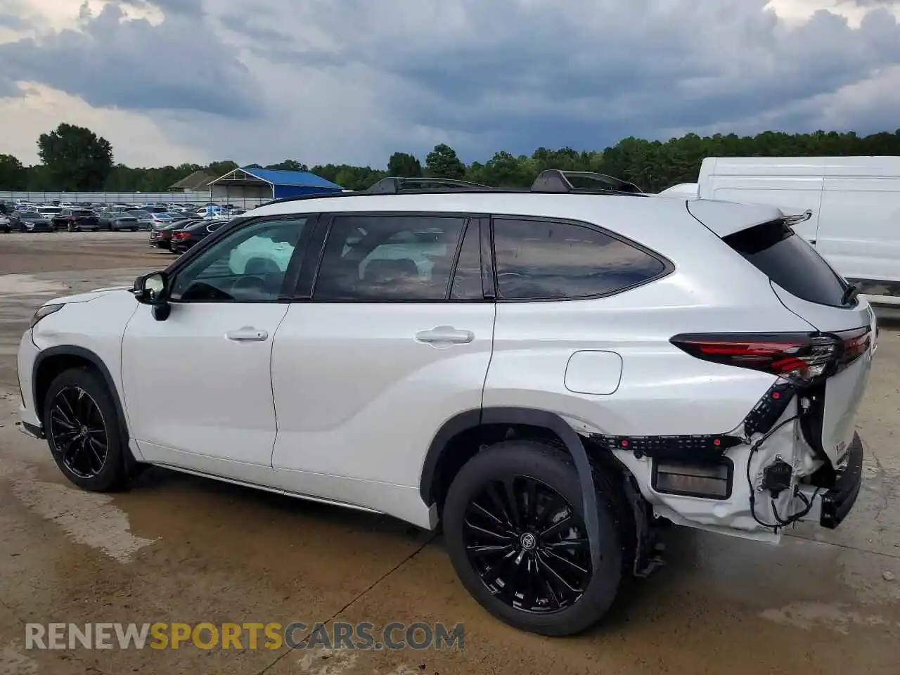 2 fotografías del automóvil dañado 5TDKDRAH2RS538800 TOYOTA HIGHLANDER 2024