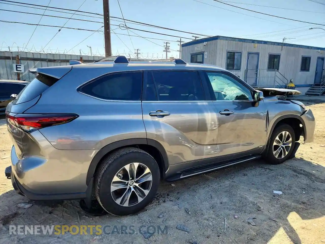 3 Photograph of a damaged car 5TDKBRCH9SS665794 TOYOTA HIGHLANDER 2025