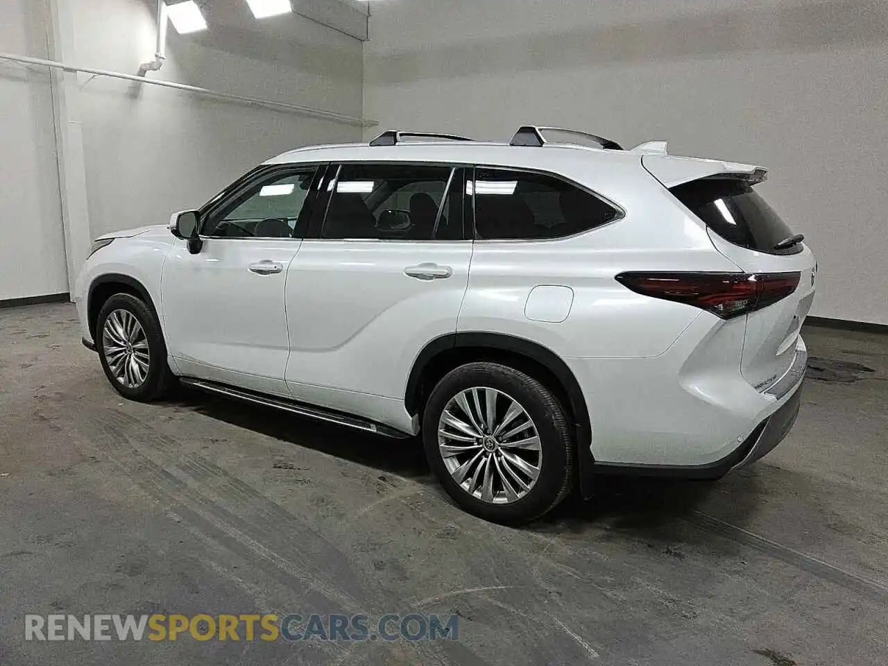 2 Photograph of a damaged car 5TDKDRBHXSS575968 TOYOTA HIGHLANDER 2025