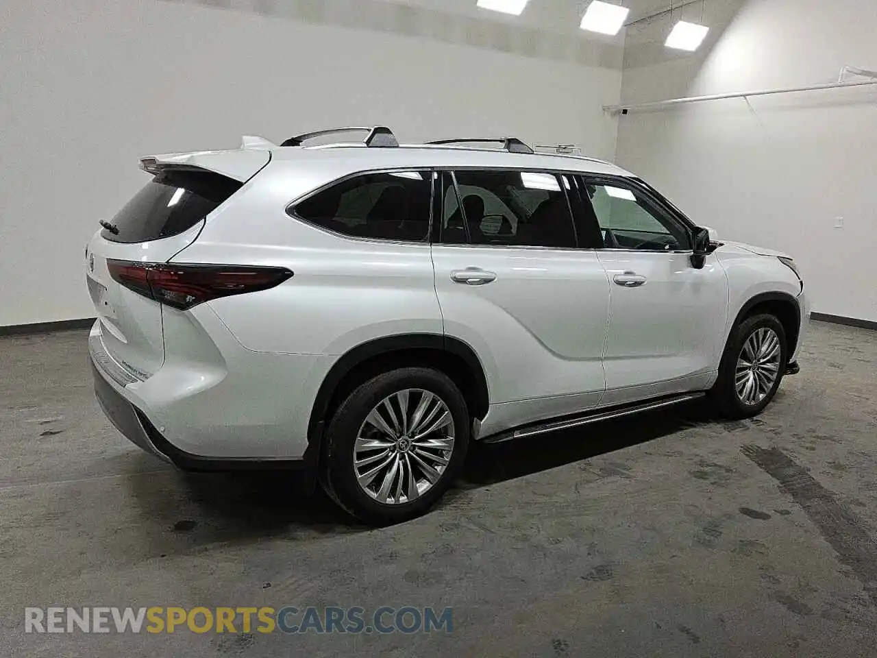 3 Photograph of a damaged car 5TDKDRBHXSS575968 TOYOTA HIGHLANDER 2025