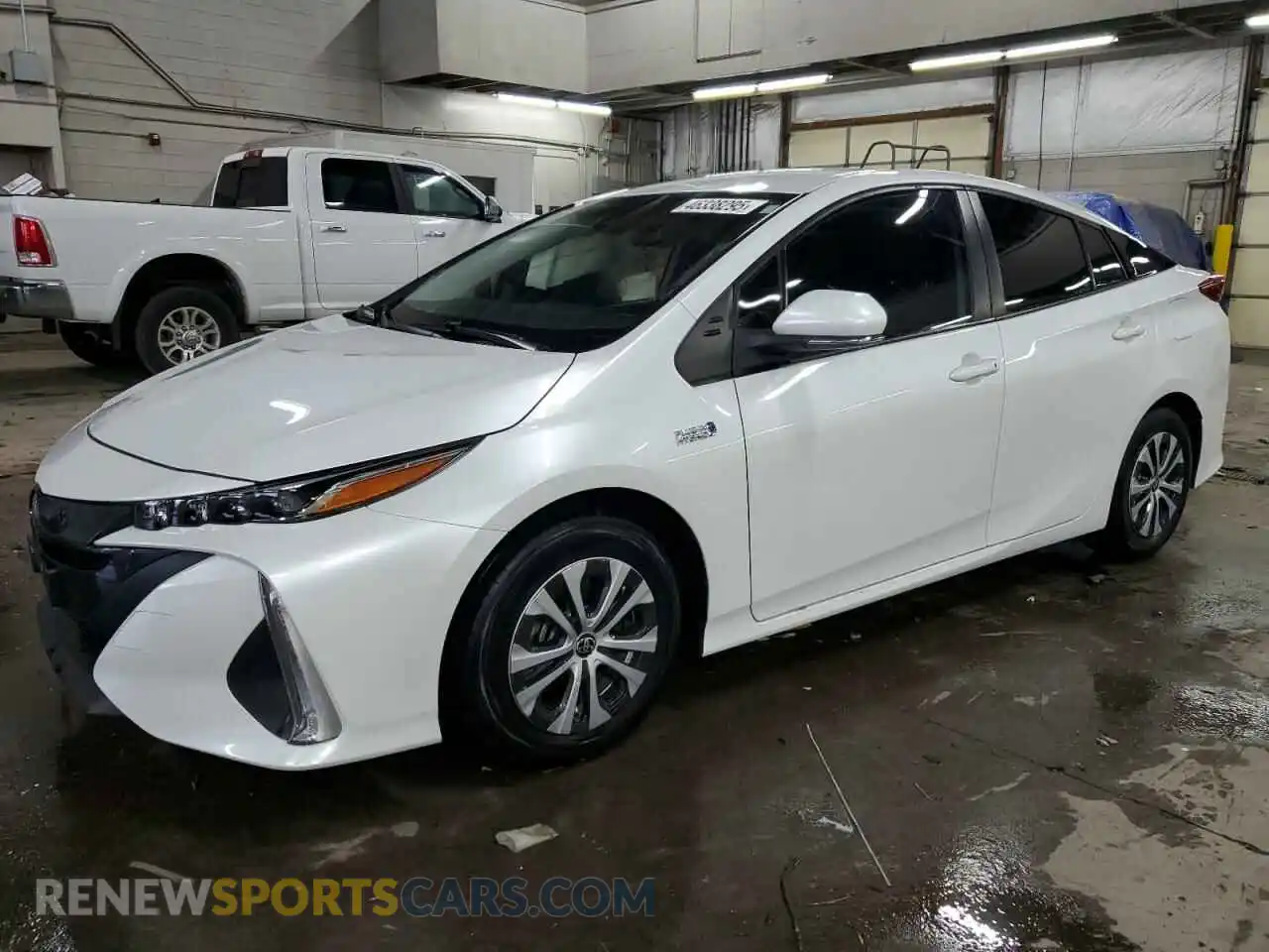 1 Фотография поврежденного автомобиля JTDKAMFP3M3172268 TOYOTA PRIUS 2021