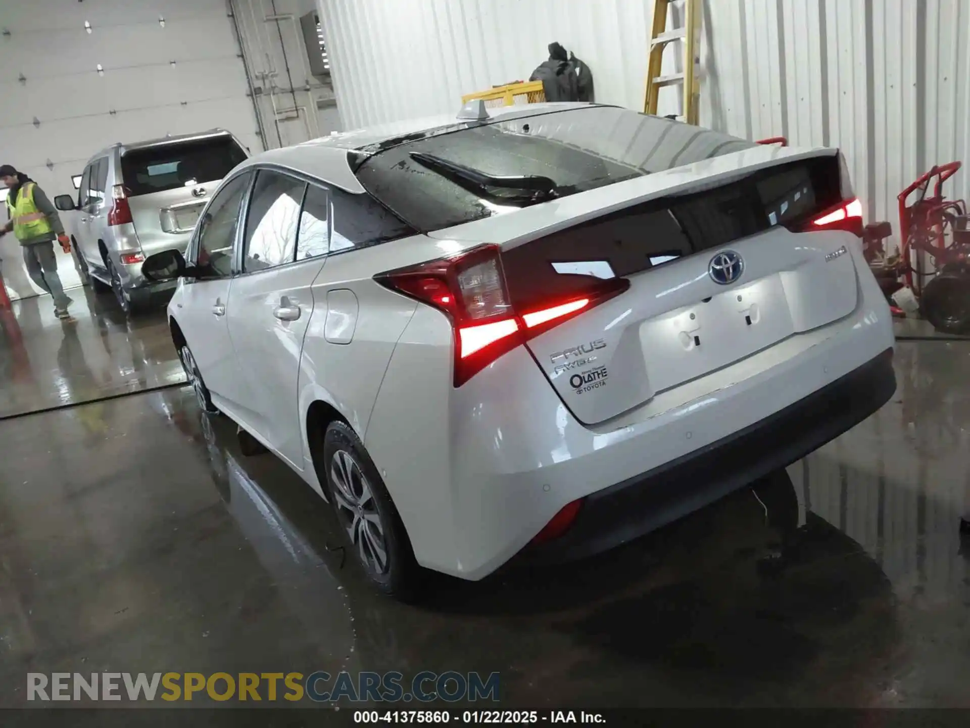 3 Photograph of a damaged car JTDL9MFU9M3025214 TOYOTA PRIUS 2021