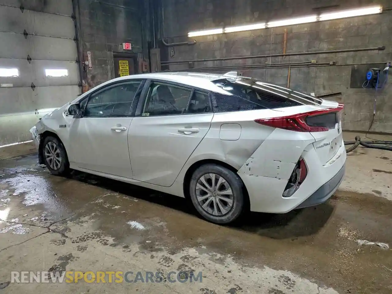 2 Фотография поврежденного автомобиля JTDKAMFP3N3201995 TOYOTA PRIUS 2022