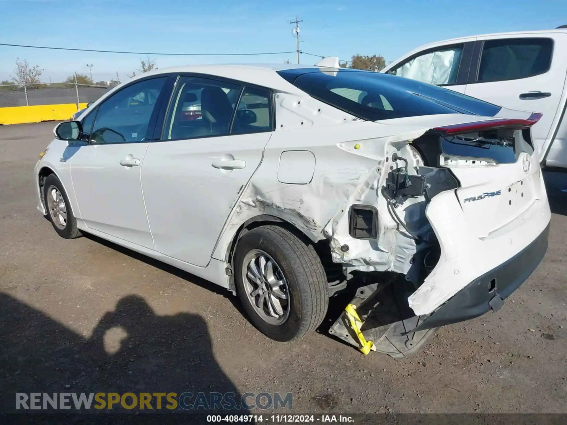 3 Фотография поврежденного автомобиля JTDKARFP3K3116714 TOYOTA PRIUS PRIME 2019