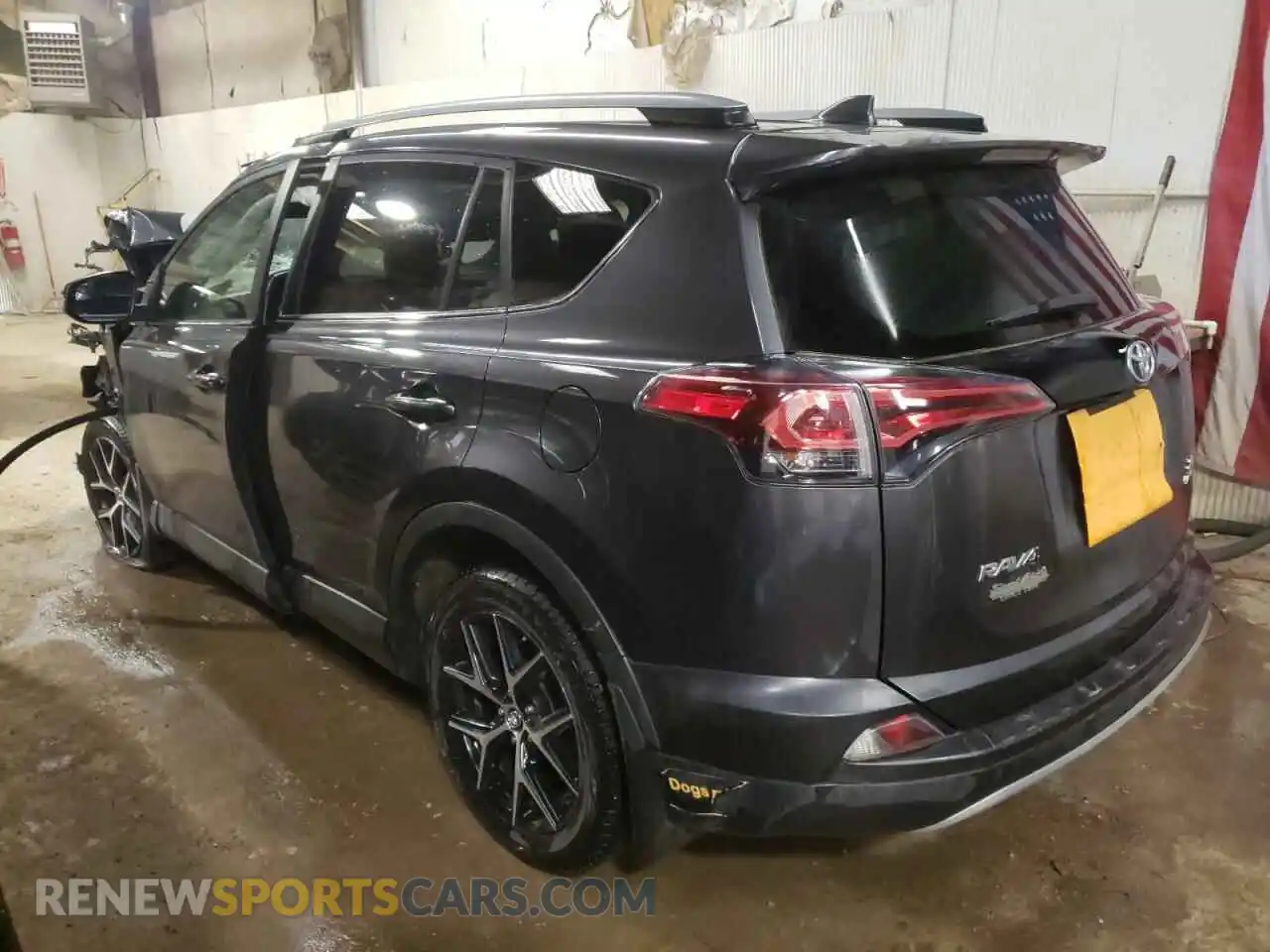 3 fotografías del automóvil dañado JTMJFREV8JJ727782 TOYOTA RAV4 2018