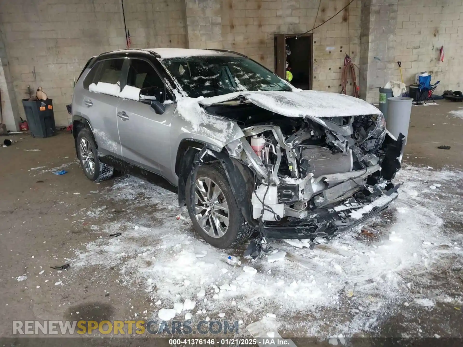 1 Photograph of a damaged car 2T3A1RFV3KW064119 TOYOTA RAV4 2019