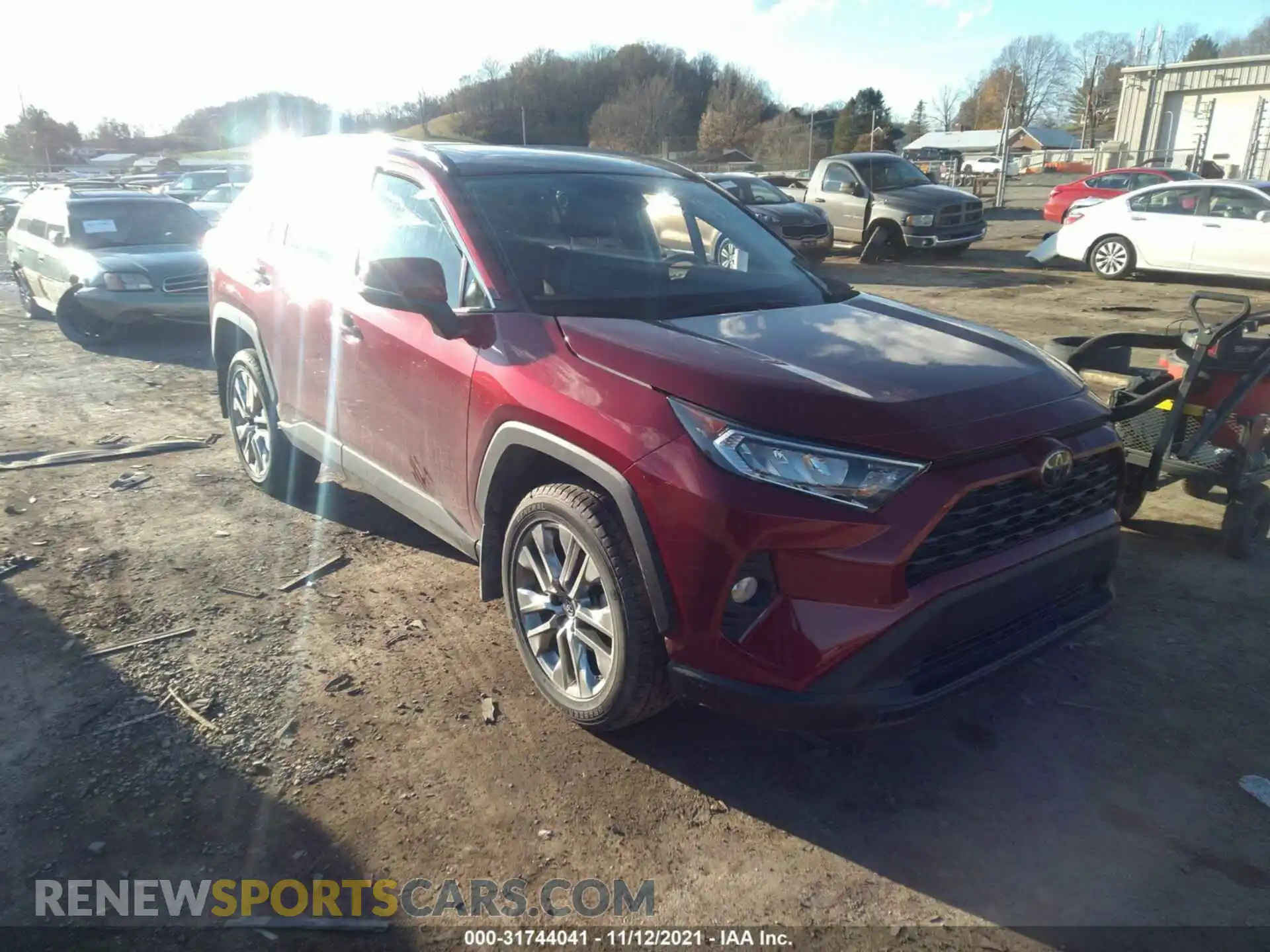 1 Photograph of a damaged car 2T3A1RFV8KW072829 TOYOTA RAV4 2019