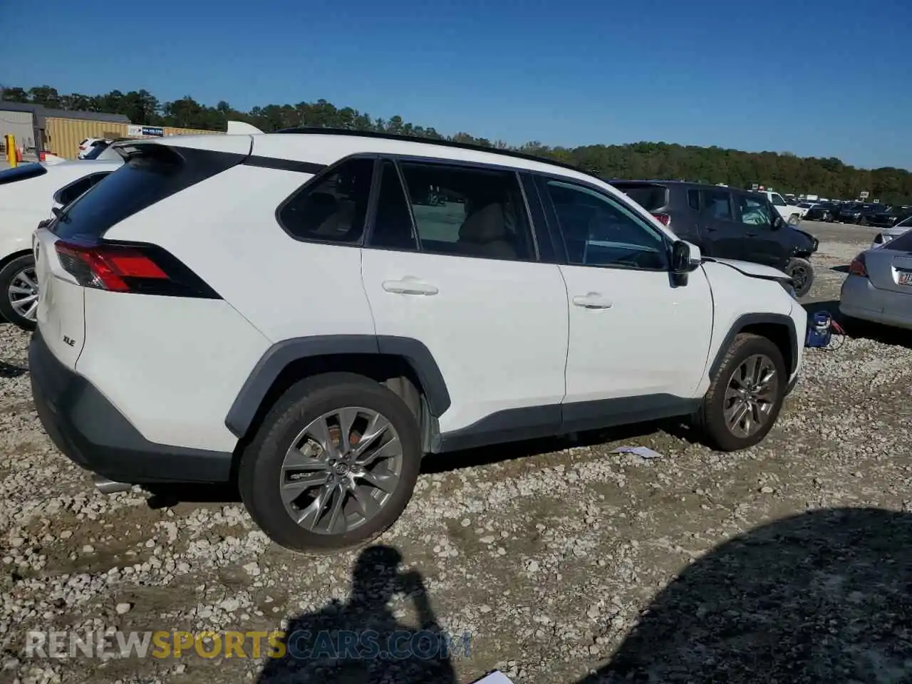 3 Photograph of a damaged car 2T3C1RFV4KW011812 TOYOTA RAV4 2019