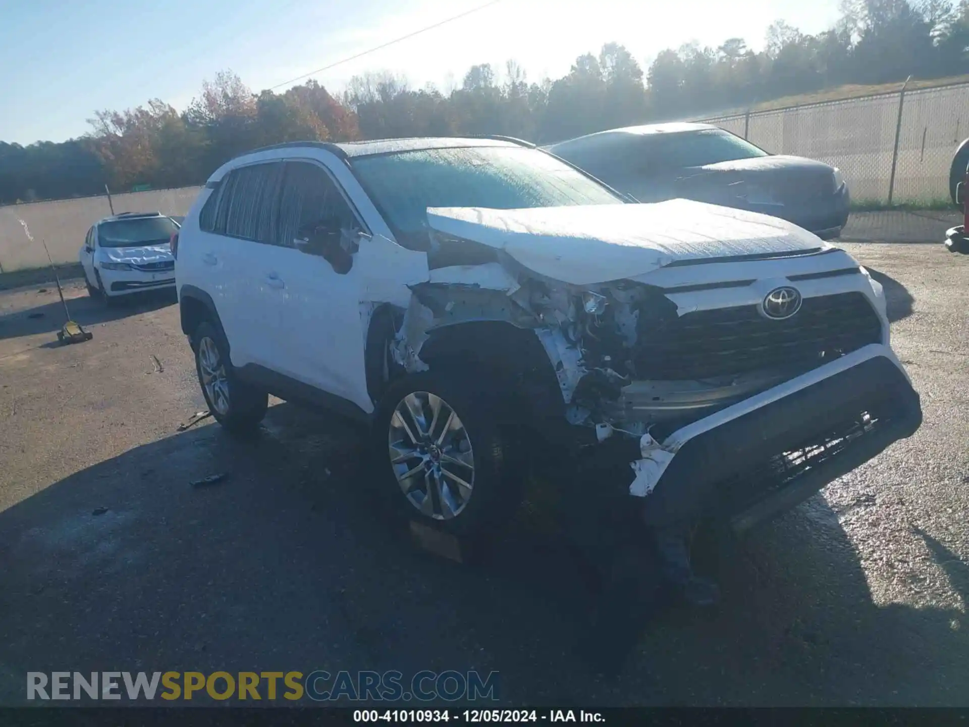 1 Photograph of a damaged car 2T3C1RFV7KW006202 TOYOTA RAV4 2019