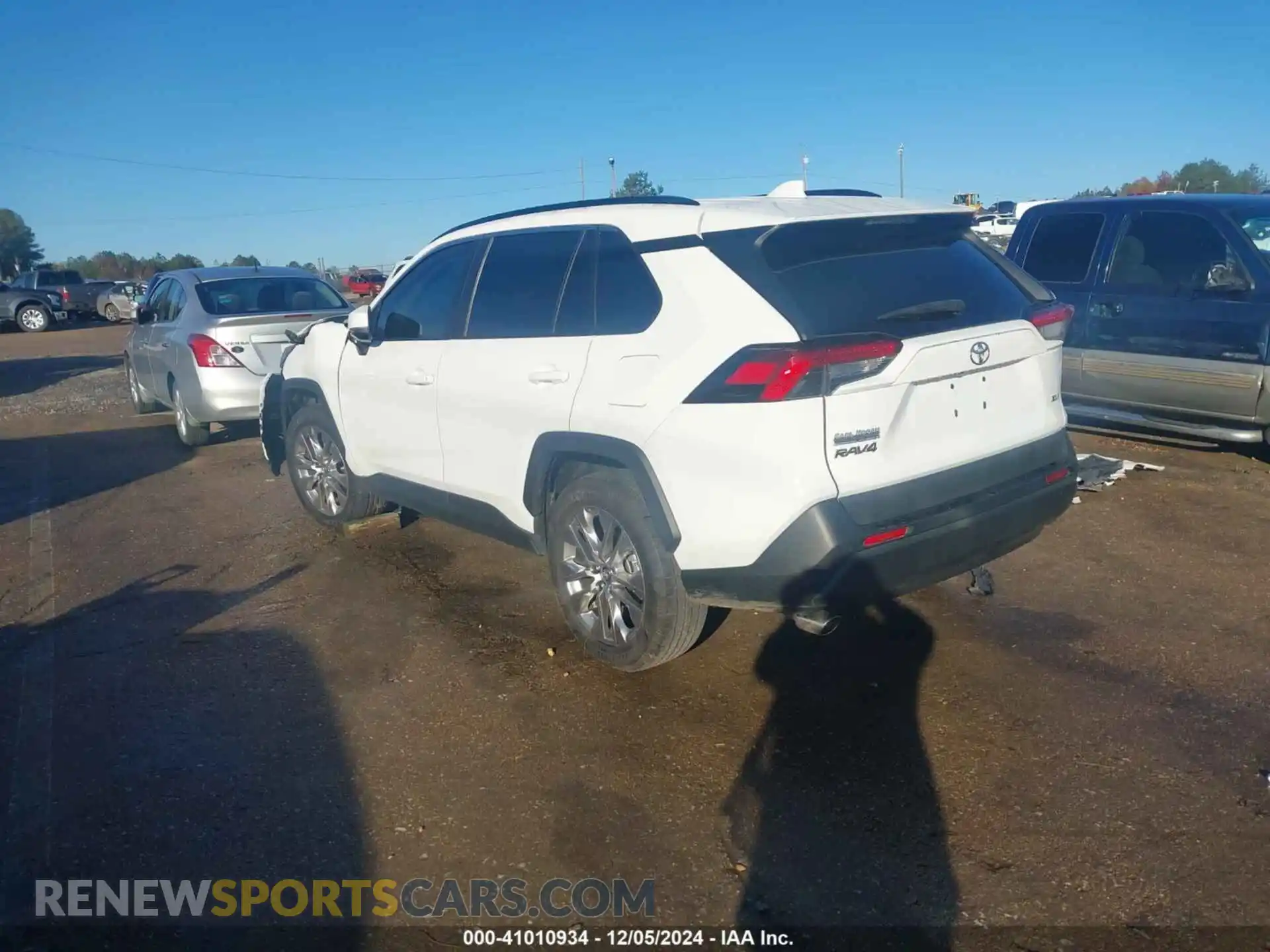 3 Photograph of a damaged car 2T3C1RFV7KW006202 TOYOTA RAV4 2019