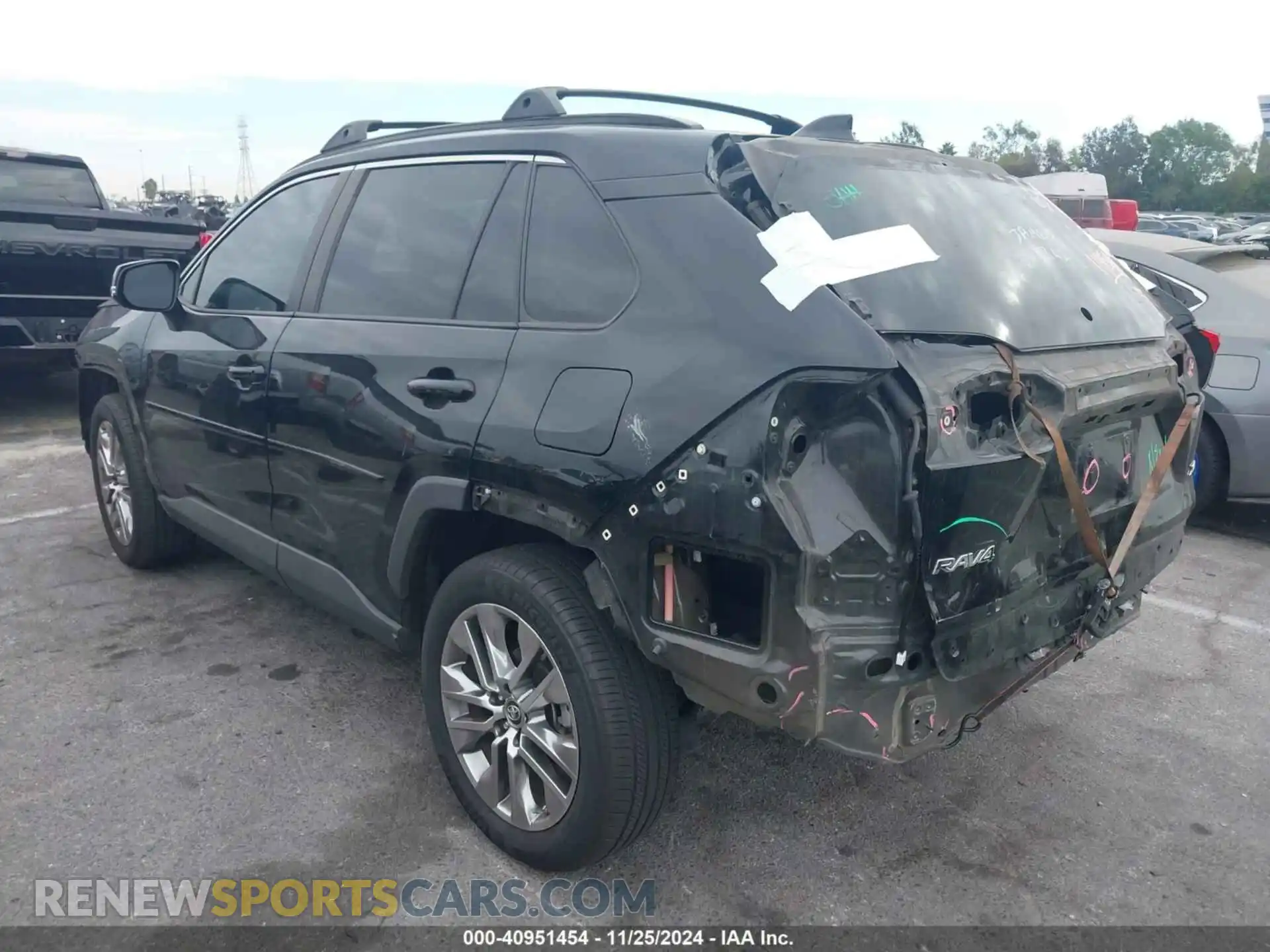 3 Photograph of a damaged car 2T3C1RFV8KC017680 TOYOTA RAV4 2019