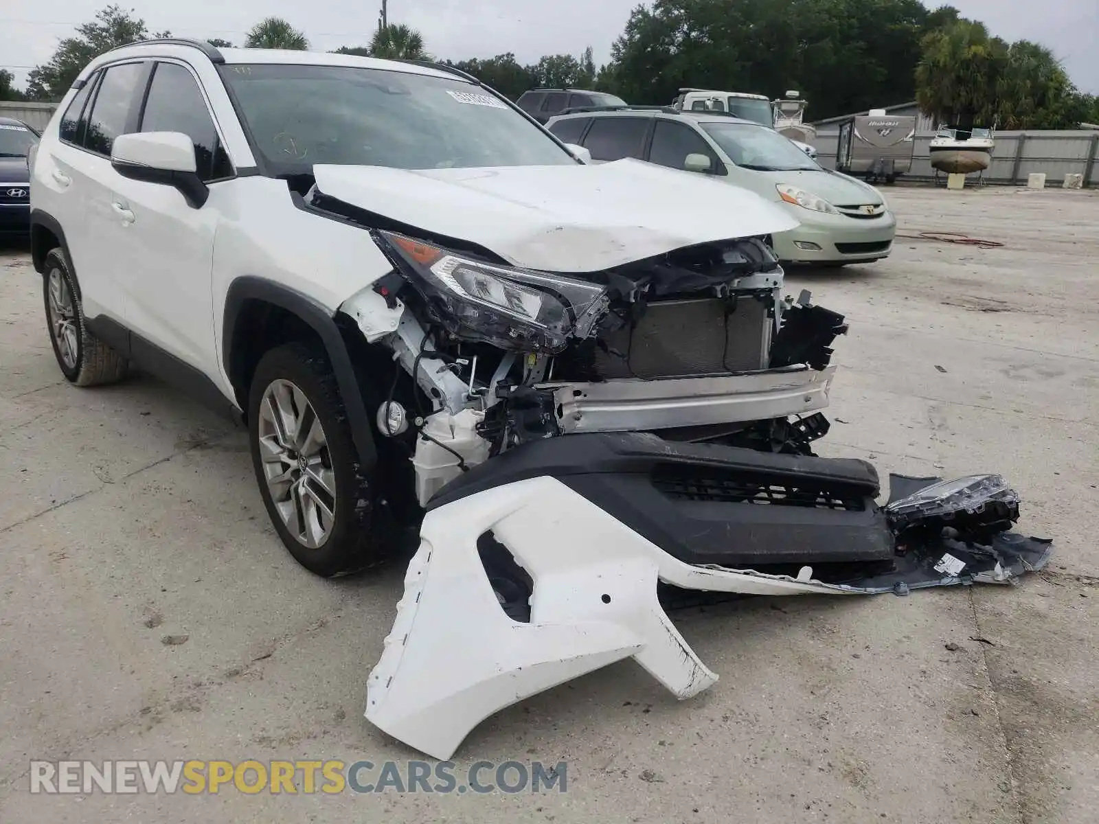 1 Photograph of a damaged car 2T3C1RFV9KW026256 TOYOTA RAV4 2019