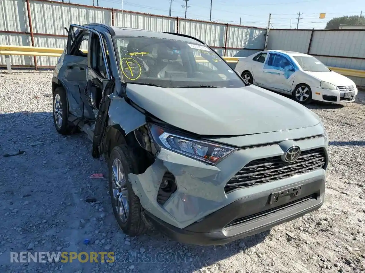 1 Photograph of a damaged car 2T3C1RFV9KW054610 TOYOTA RAV4 2019