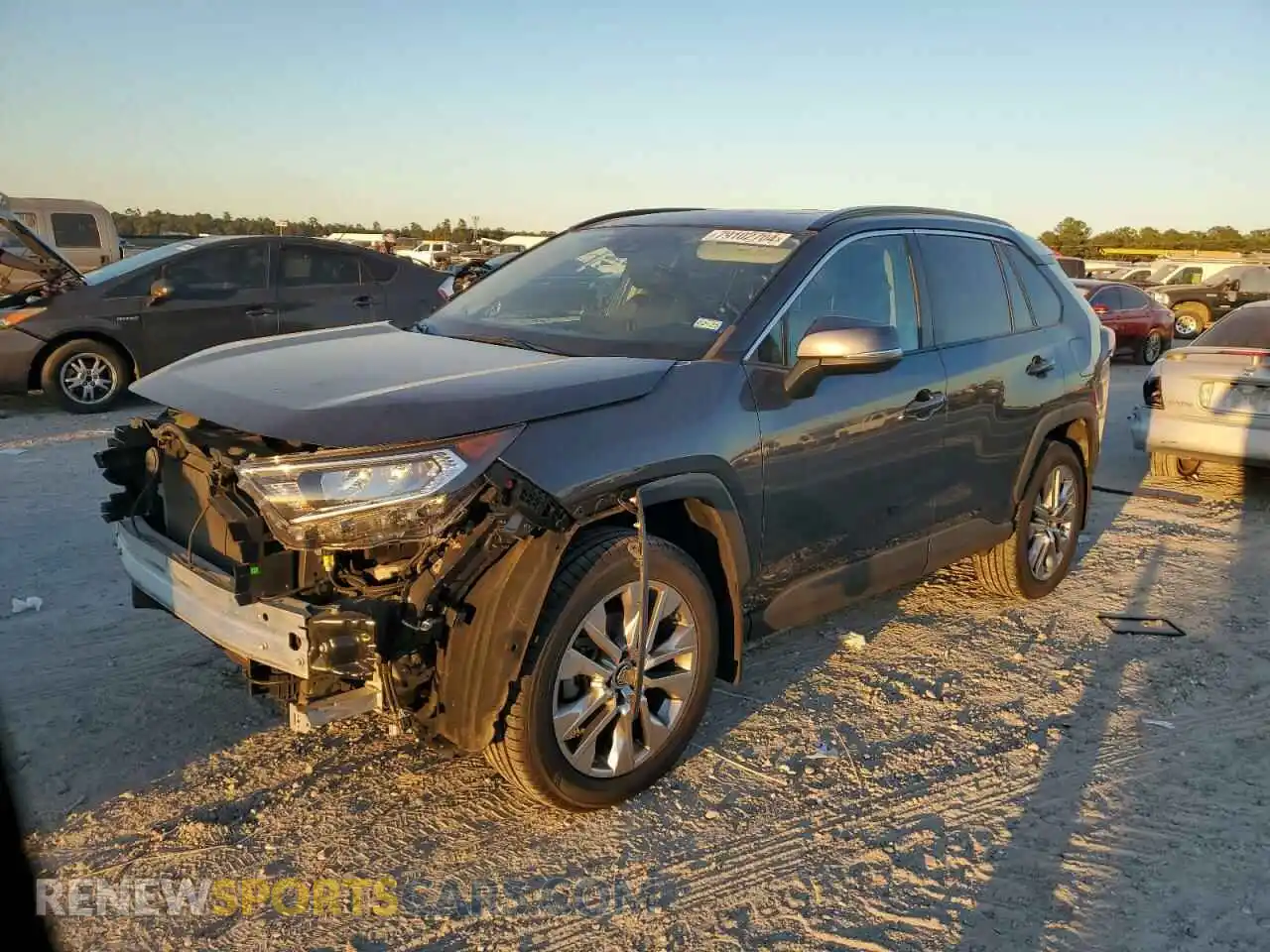 1 Photograph of a damaged car 2T3C1RFVXKC008477 TOYOTA RAV4 2019