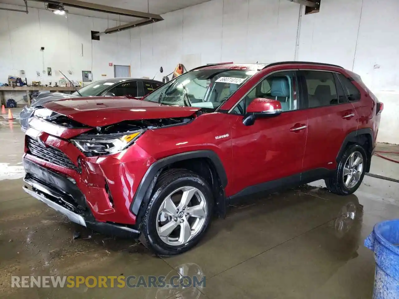1 Photograph of a damaged car 2T3DWRFV5KW015664 TOYOTA RAV4 2019