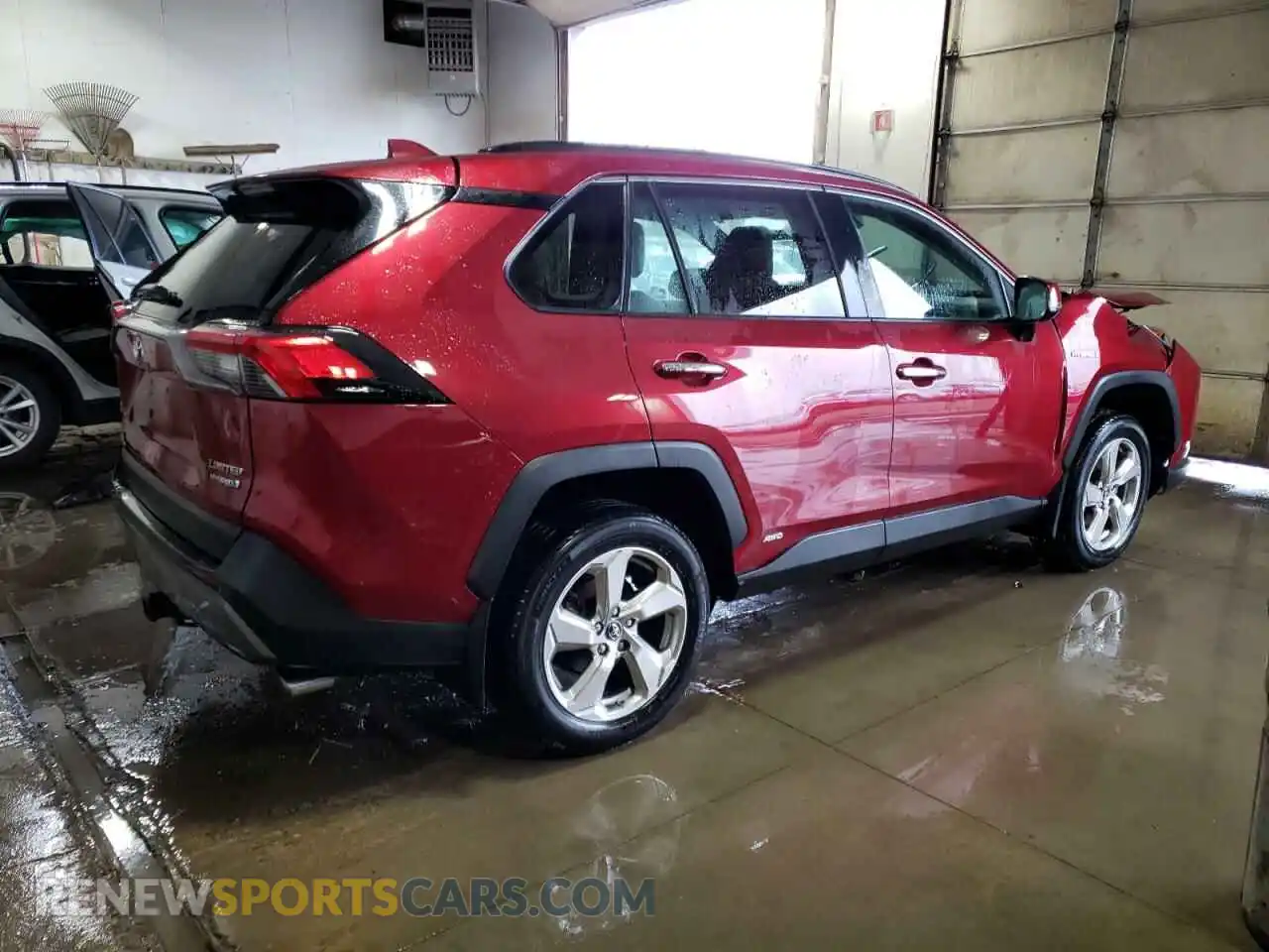 3 Photograph of a damaged car 2T3DWRFV5KW015664 TOYOTA RAV4 2019