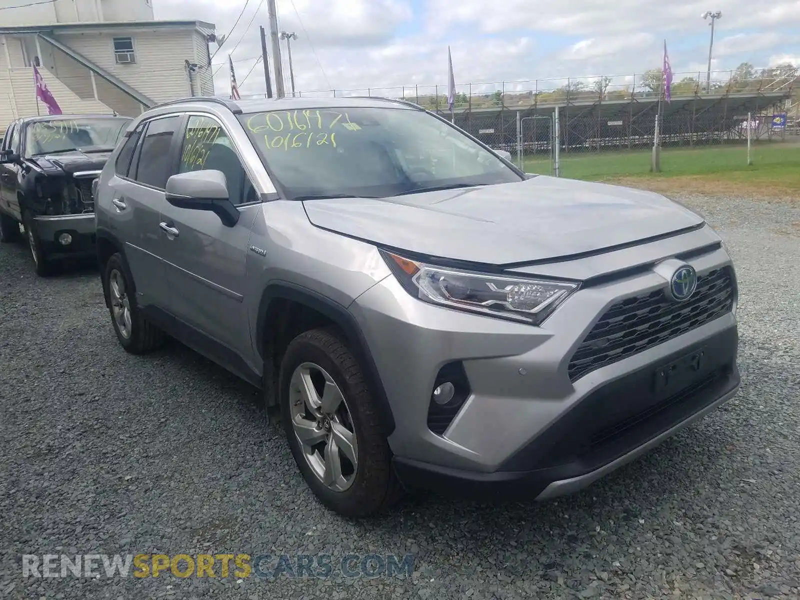 1 Photograph of a damaged car 2T3DWRFV6KW009307 TOYOTA RAV4 2019