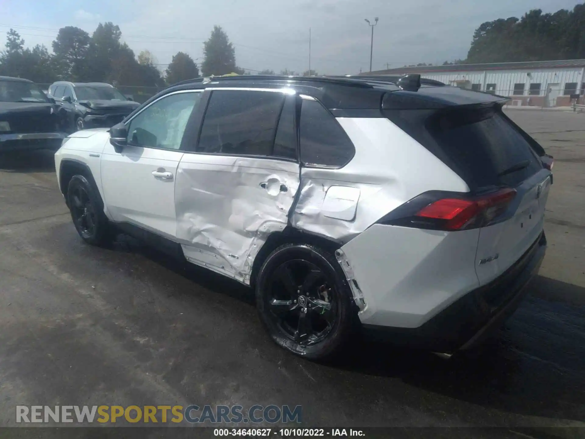 3 Photograph of a damaged car 2T3EWRFV3KW009382 TOYOTA RAV4 2019
