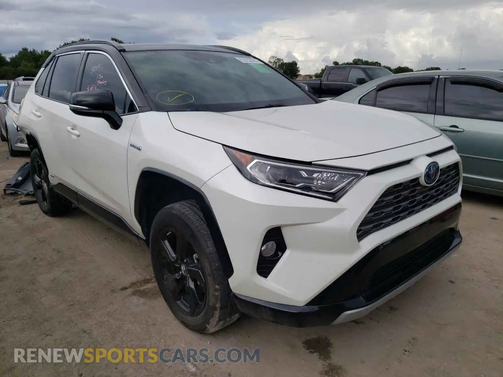 1 Photograph of a damaged car 2T3EWRFV6KW035488 TOYOTA RAV4 2019