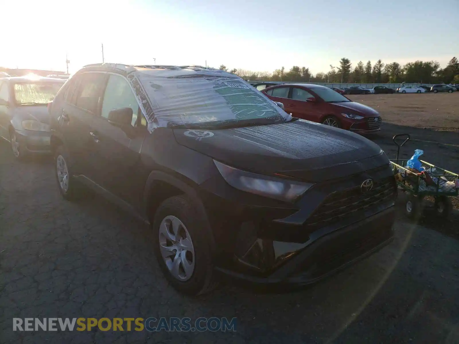 1 Photograph of a damaged car 2T3F1RFV0KC020960 TOYOTA RAV4 2019