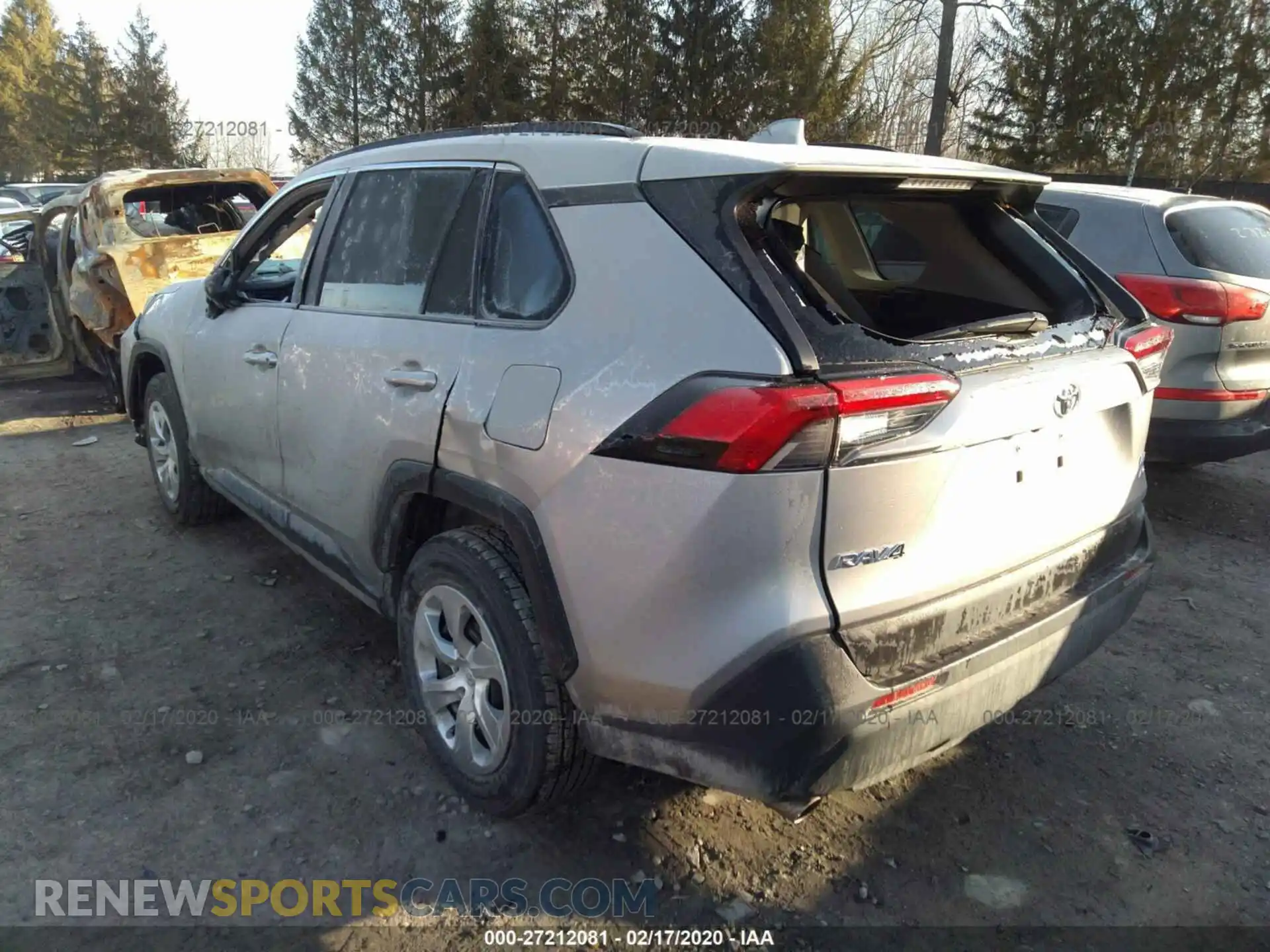3 Photograph of a damaged car 2T3F1RFV2KC031040 TOYOTA RAV4 2019