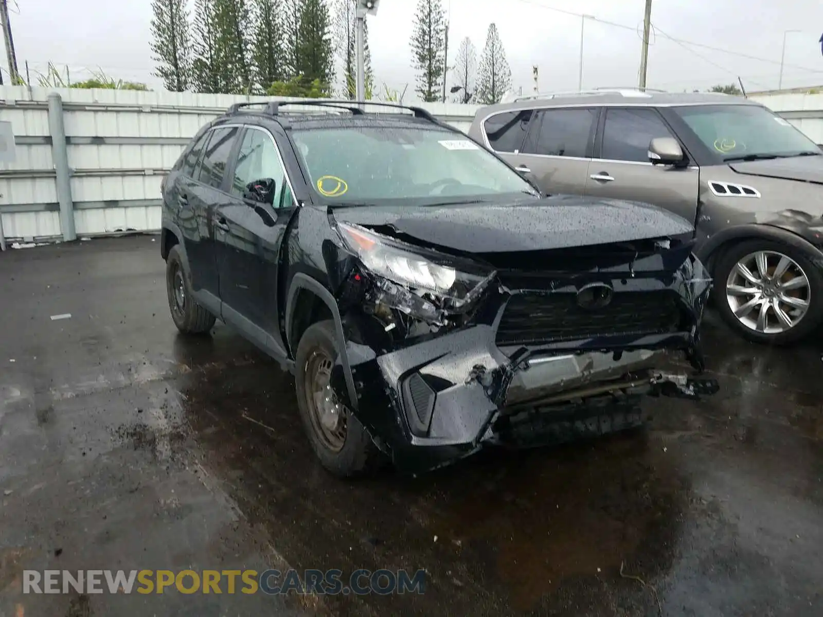 1 Photograph of a damaged car 2T3H1RFV0KC021065 TOYOTA RAV4 2019